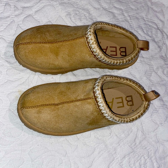 Beach loafer clogs, sand color. Size 7. Like new. - Picture 1 of 7